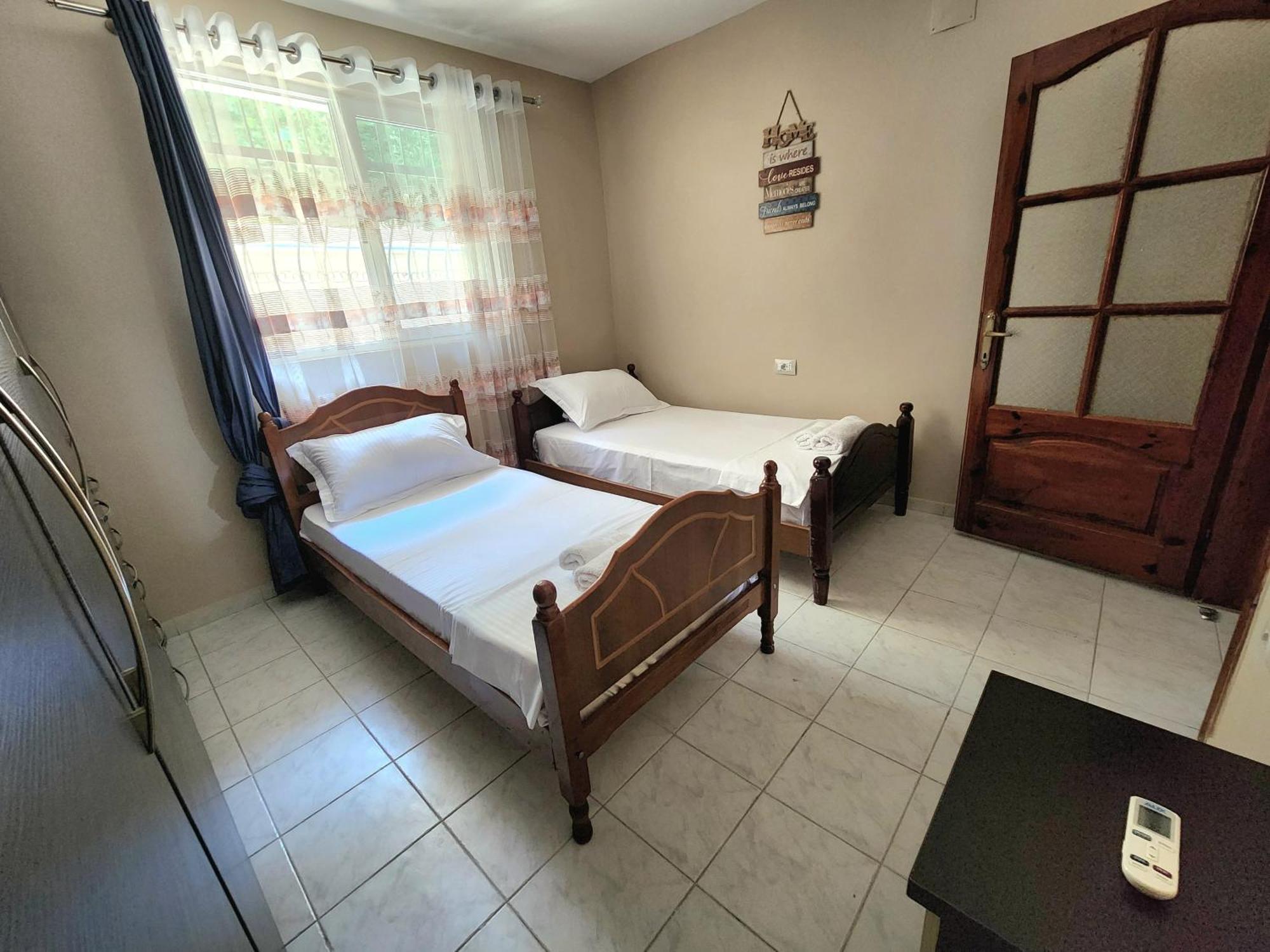 Eden Guesthouse Durres Exterior photo