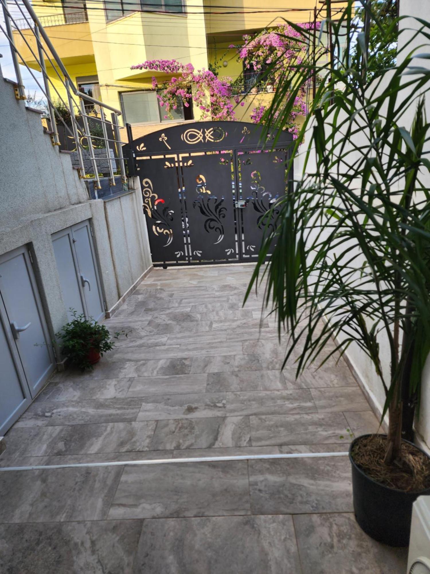 Eden Guesthouse Durres Exterior photo